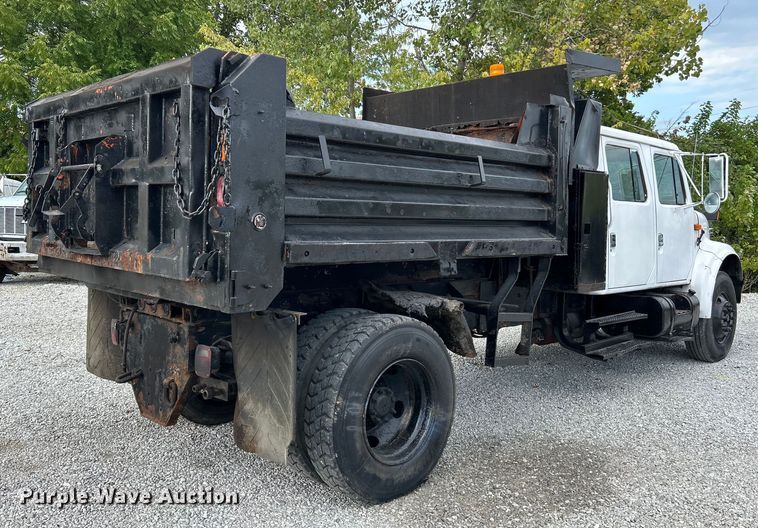 image for item NL9654 2001 International 4900  crew cab dump truck