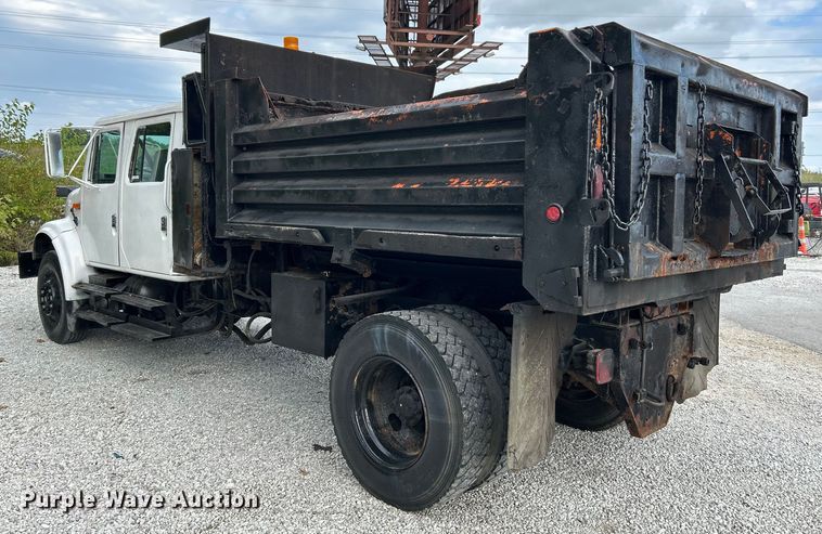 image for item NL9654 2001 International 4900  crew cab dump truck