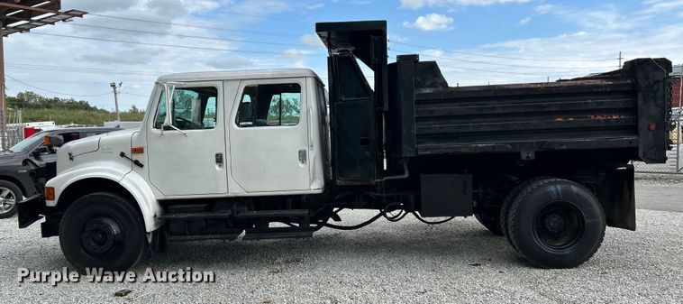 image for item NL9654 2001 International 4900  crew cab dump truck
