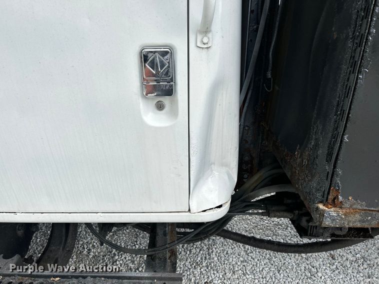 image for item NL9654 2001 International 4900  crew cab dump truck