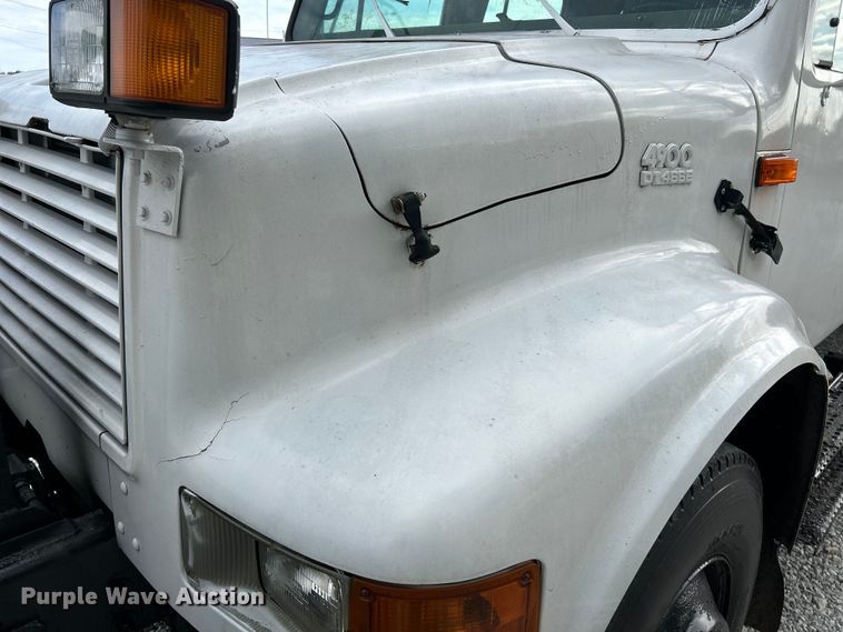 image for item NL9654 2001 International 4900  crew cab dump truck