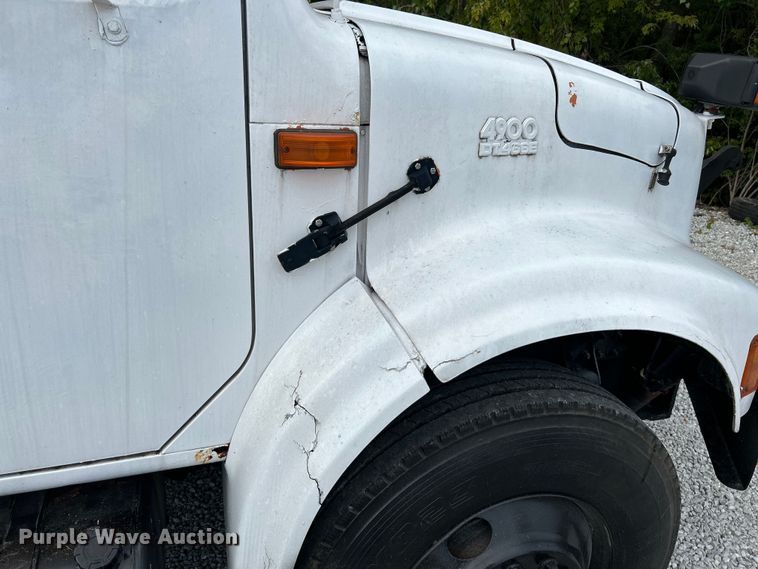 image for item NL9654 2001 International 4900  crew cab dump truck