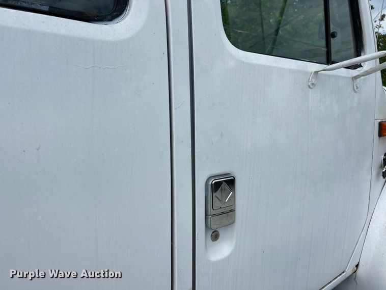 image for item NL9654 2001 International 4900  crew cab dump truck