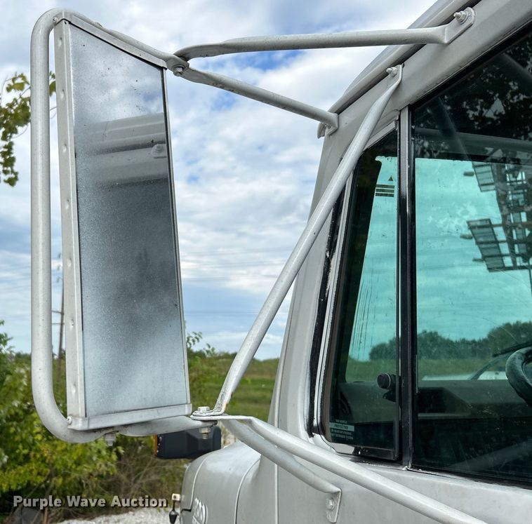 image for item NL9654 2001 International 4900  crew cab dump truck