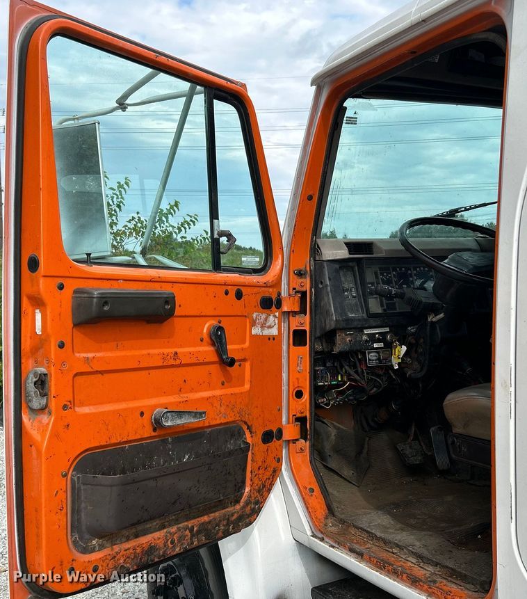 image for item NL9654 2001 International 4900  crew cab dump truck