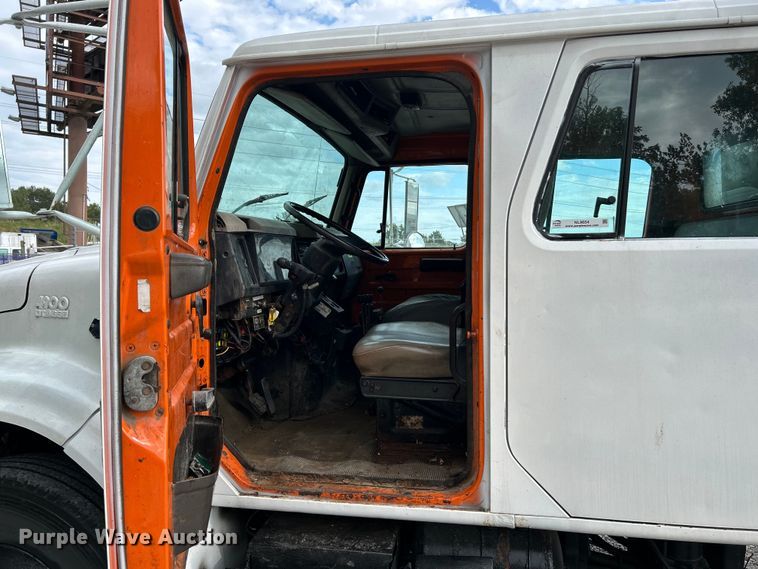 image for item NL9654 2001 International 4900  crew cab dump truck