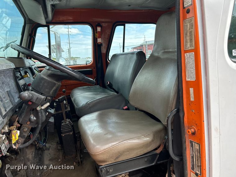 image for item NL9654 2001 International 4900  crew cab dump truck