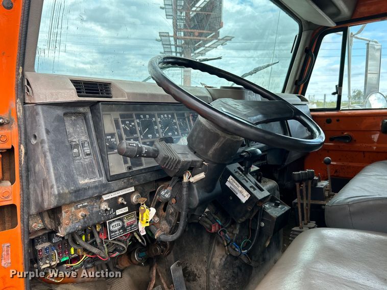 image for item NL9654 2001 International 4900  crew cab dump truck