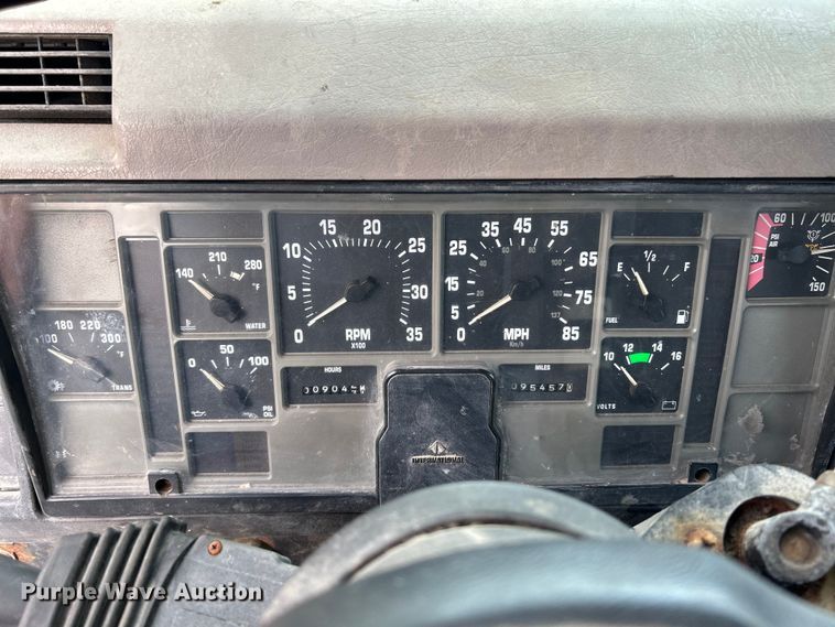 image for item NL9654 2001 International 4900  crew cab dump truck