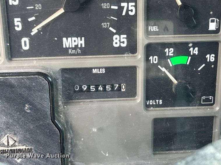 image for item NL9654 2001 International 4900  crew cab dump truck