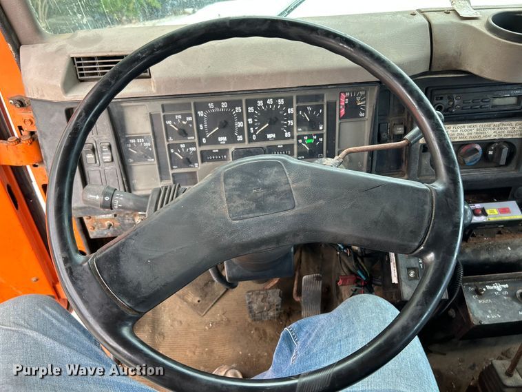 image for item NL9654 2001 International 4900  crew cab dump truck