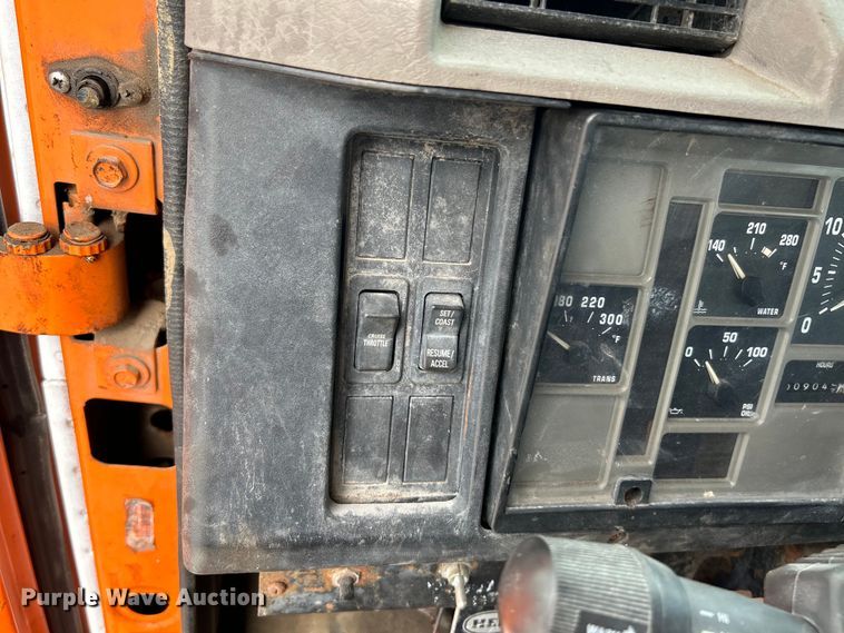 image for item NL9654 2001 International 4900  crew cab dump truck