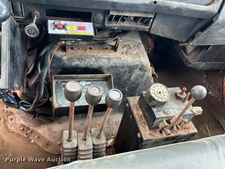 image for item NL9654 2001 International 4900  crew cab dump truck