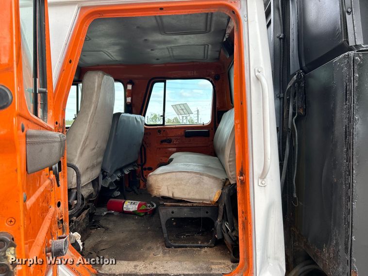 image for item NL9654 2001 International 4900  crew cab dump truck