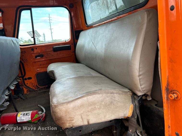 image for item NL9654 2001 International 4900  crew cab dump truck