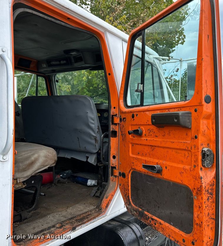 image for item NL9654 2001 International 4900  crew cab dump truck