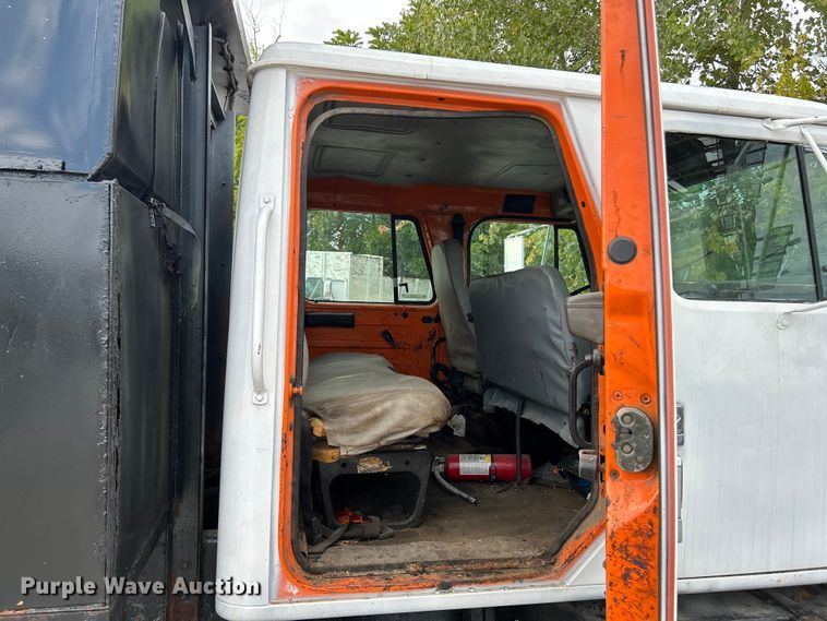 image for item NL9654 2001 International 4900  crew cab dump truck