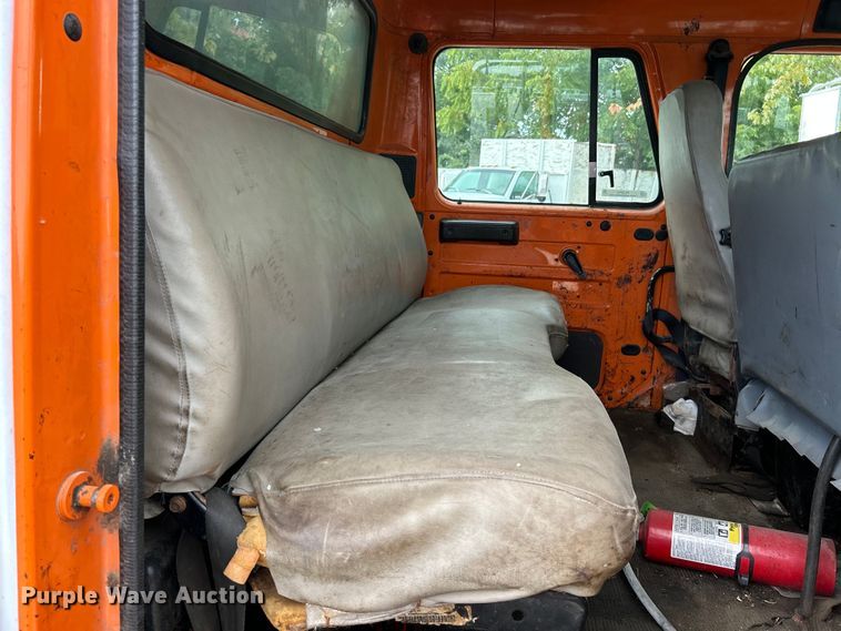 image for item NL9654 2001 International 4900  crew cab dump truck