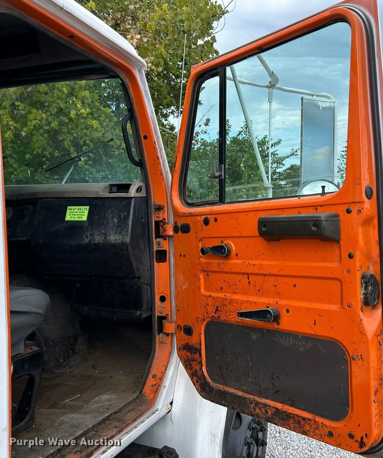 image for item NL9654 2001 International 4900  crew cab dump truck