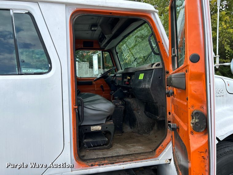 image for item NL9654 2001 International 4900  crew cab dump truck