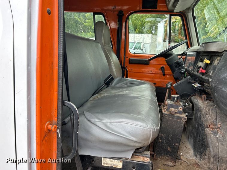 image for item NL9654 2001 International 4900  crew cab dump truck