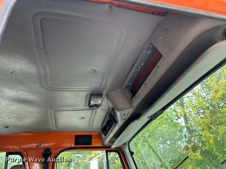 image for item NL9654 2001 International 4900  crew cab dump truck