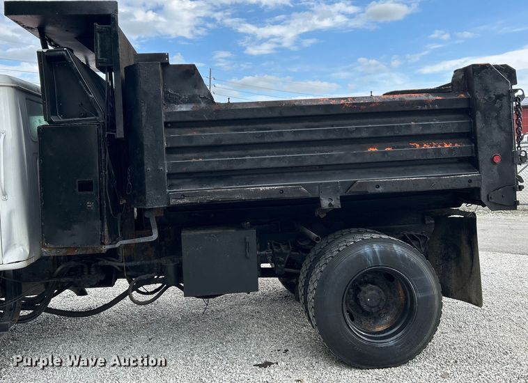 image for item NL9654 2001 International 4900  crew cab dump truck