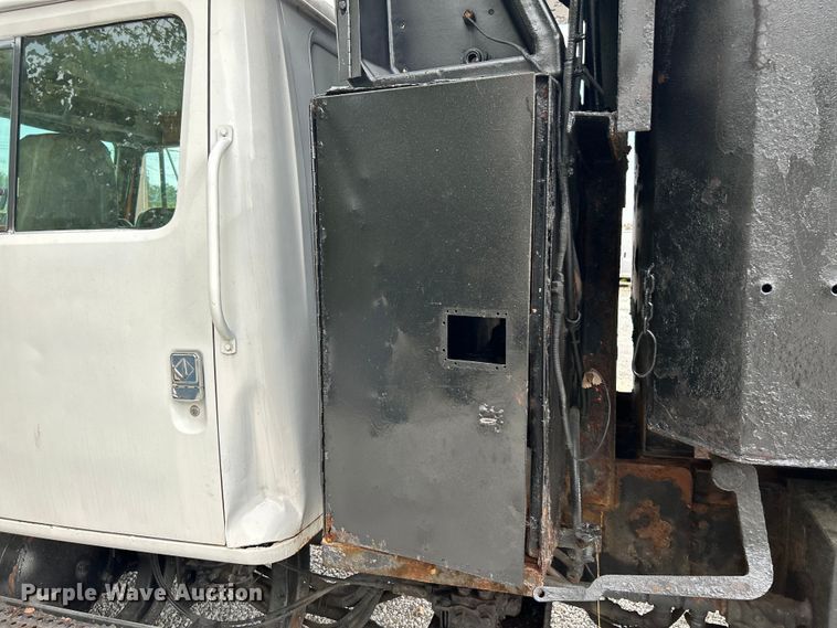 image for item NL9654 2001 International 4900  crew cab dump truck