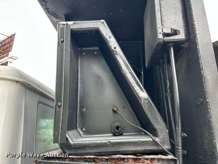 image for item NL9654 2001 International 4900  crew cab dump truck