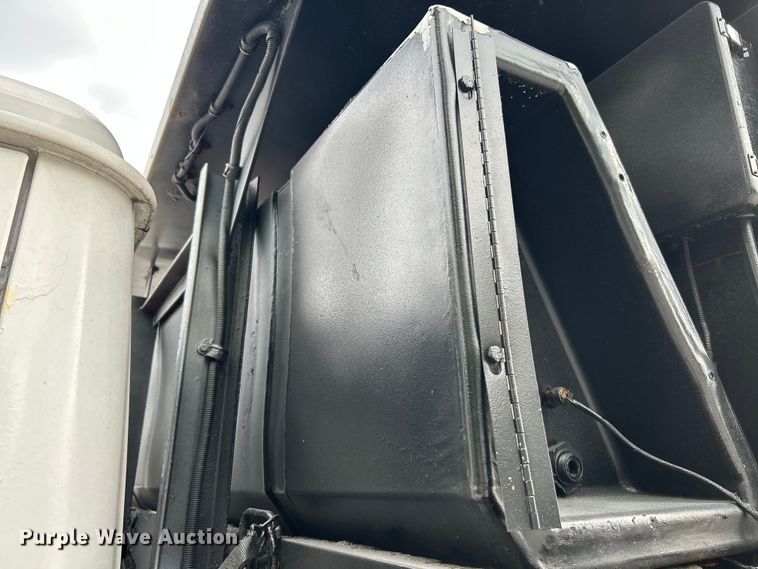 image for item NL9654 2001 International 4900  crew cab dump truck