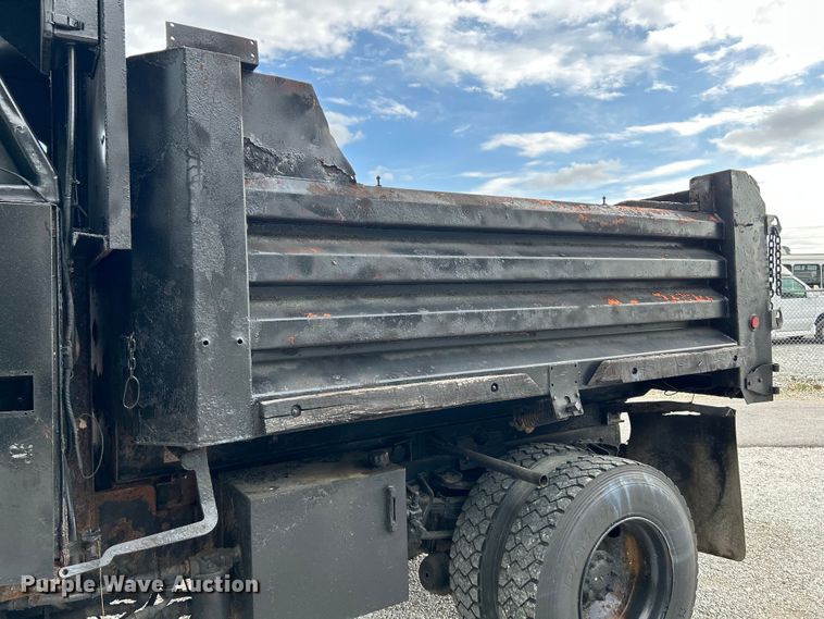 image for item NL9654 2001 International 4900  crew cab dump truck