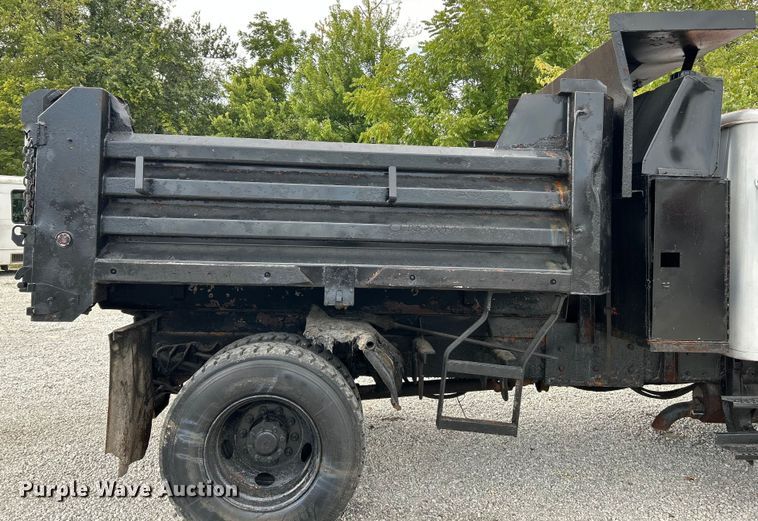 image for item NL9654 2001 International 4900  crew cab dump truck