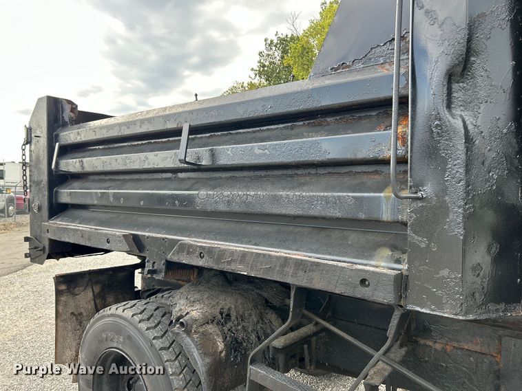 image for item NL9654 2001 International 4900  crew cab dump truck