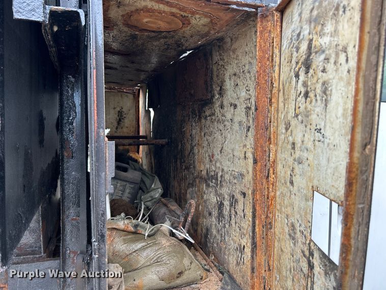 image for item NL9654 2001 International 4900  crew cab dump truck