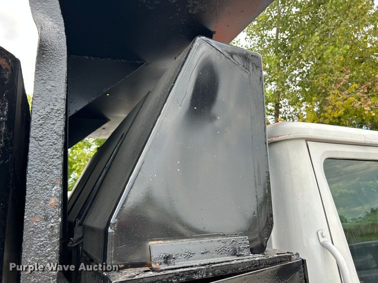 image for item NL9654 2001 International 4900  crew cab dump truck