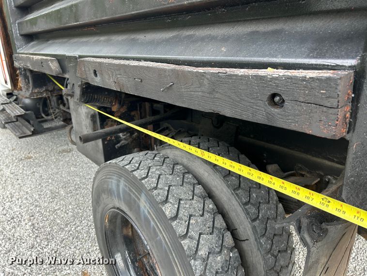 image for item NL9654 2001 International 4900  crew cab dump truck