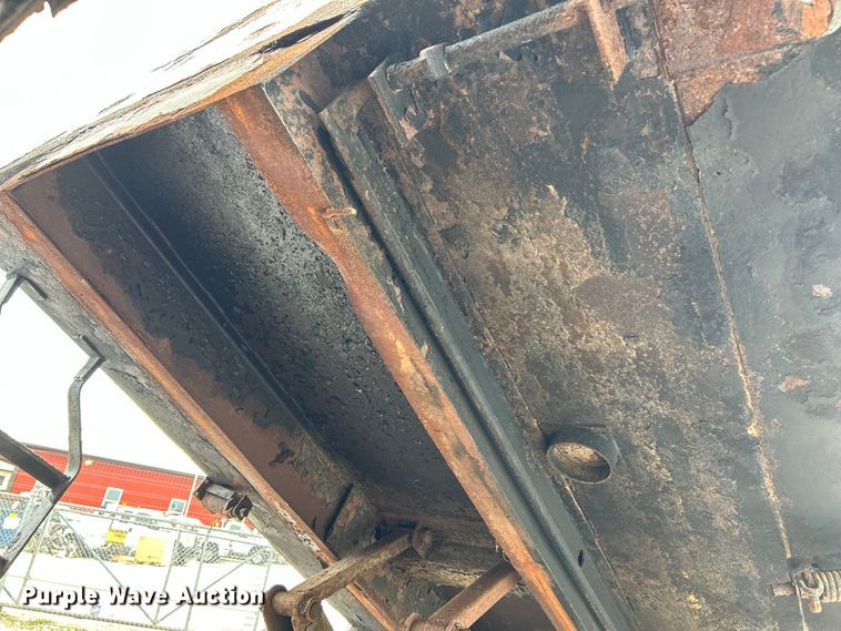 image for item NL9654 2001 International 4900  crew cab dump truck