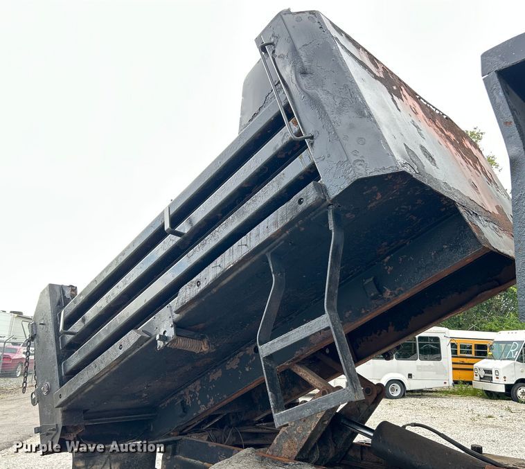 image for item NL9654 2001 International 4900  crew cab dump truck