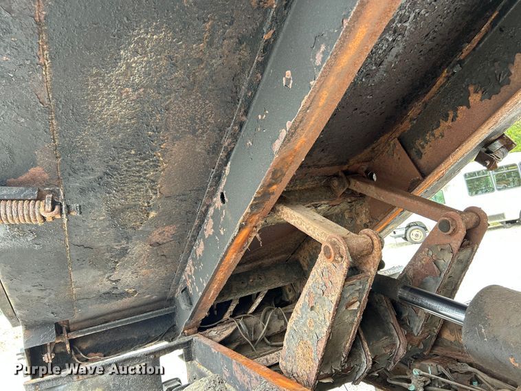 image for item NL9654 2001 International 4900  crew cab dump truck