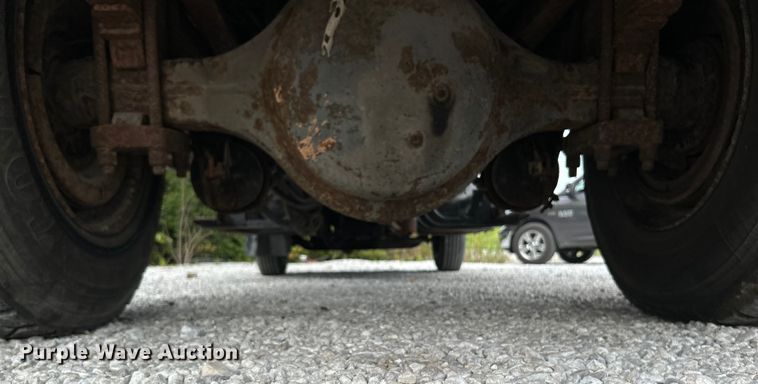 image for item NL9654 2001 International 4900  crew cab dump truck