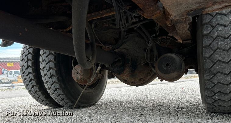 image for item NL9654 2001 International 4900  crew cab dump truck