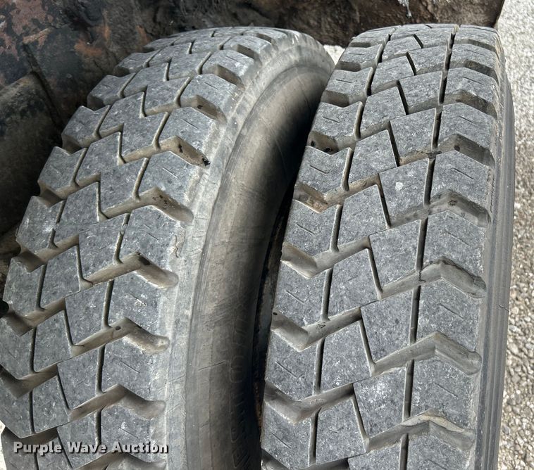 image for item NL9654 2001 International 4900  crew cab dump truck