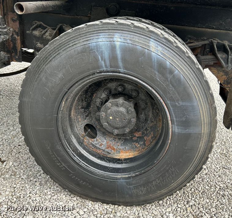 image for item NL9654 2001 International 4900  crew cab dump truck