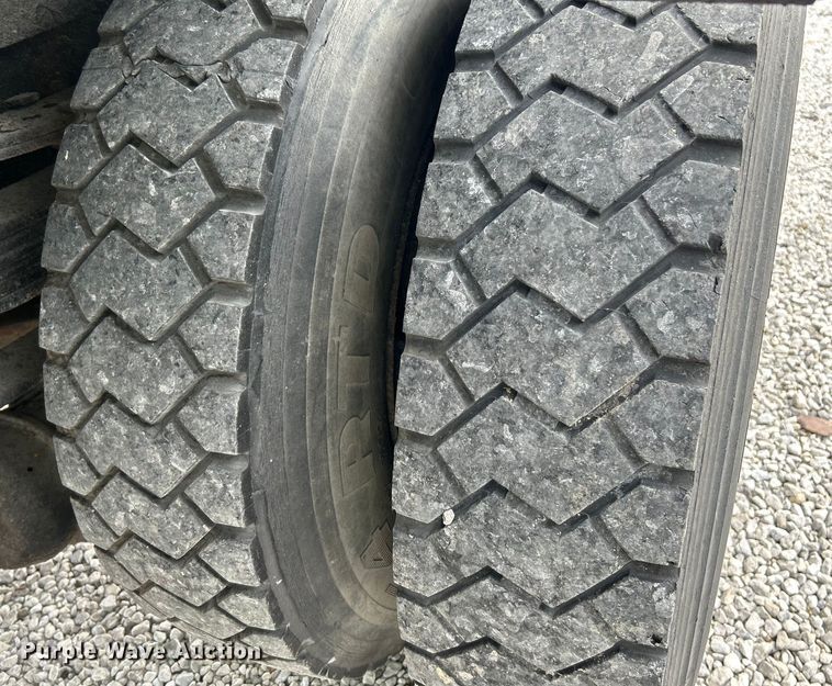 image for item NL9654 2001 International 4900  crew cab dump truck