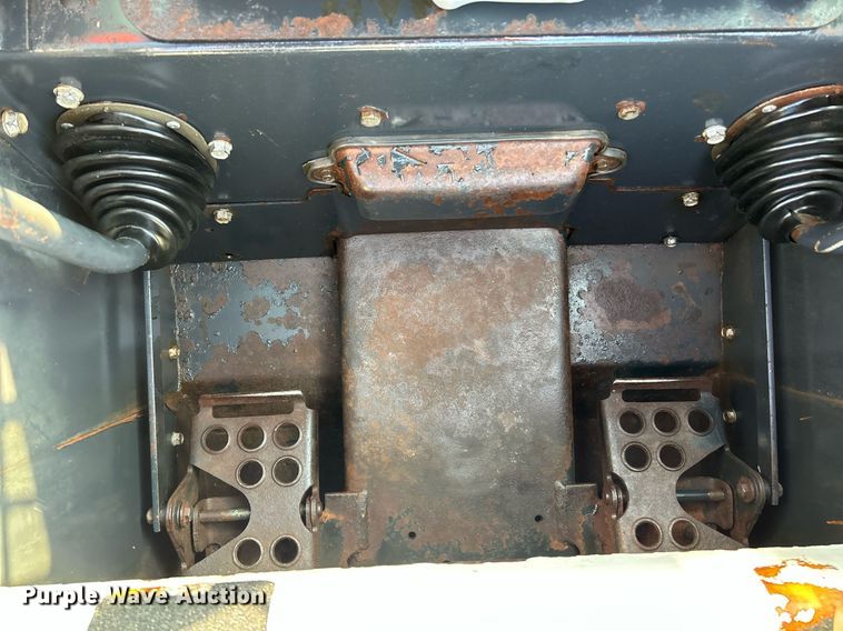 image for item NL9668 2000 Bobcat 864 Turbo  tracked skid steer loader