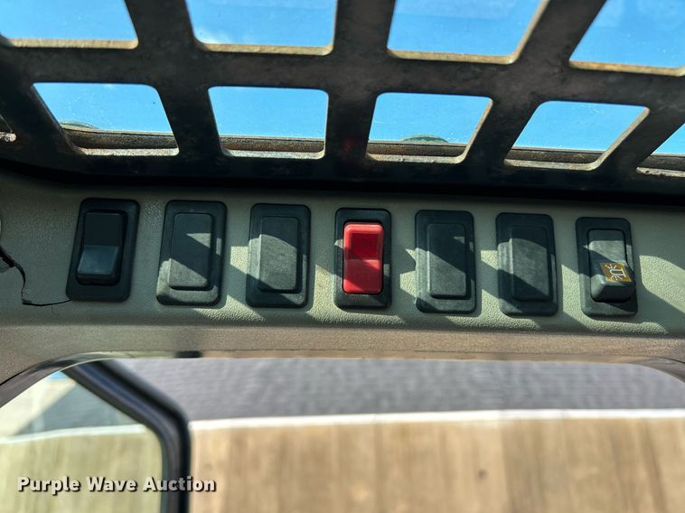 image for item NL9668 2000 Bobcat 864 Turbo  tracked skid steer loader