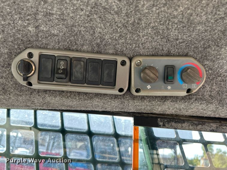 image for item NL9668 2000 Bobcat 864 Turbo  tracked skid steer loader