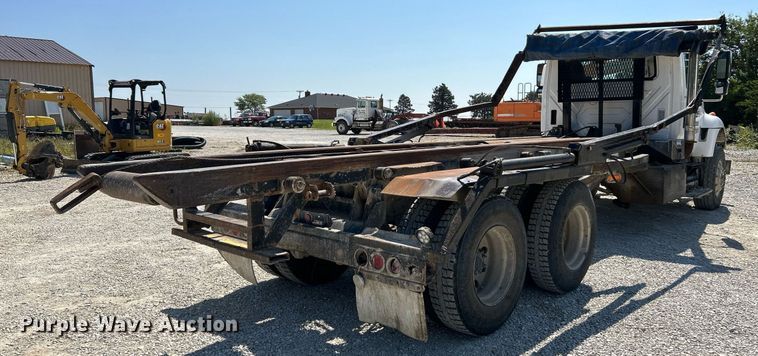 image for item NL9670 2004 International 7400 roll-off container truck