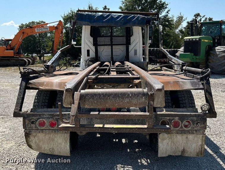 image for item NL9670 2004 International 7400 roll-off container truck