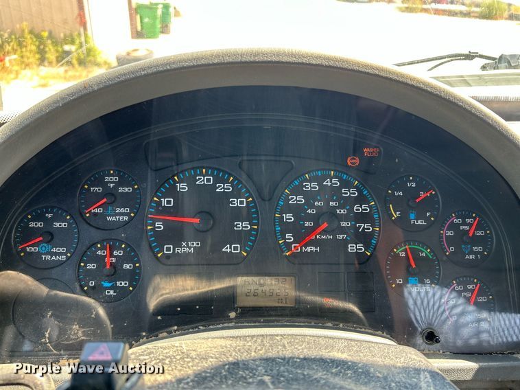 image for item NL9670 2004 International 7400 roll-off container truck